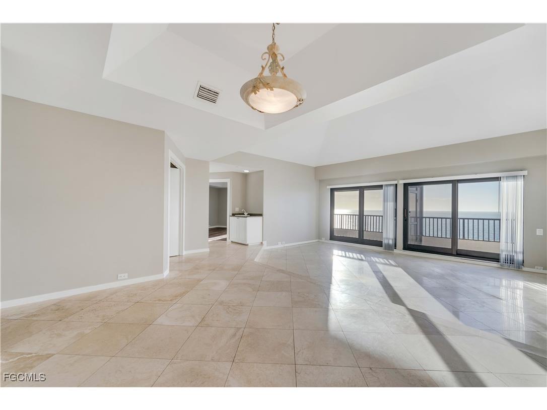 645 La Peninsula Boulevard #645 Naples FL 34113 2025006552 image6