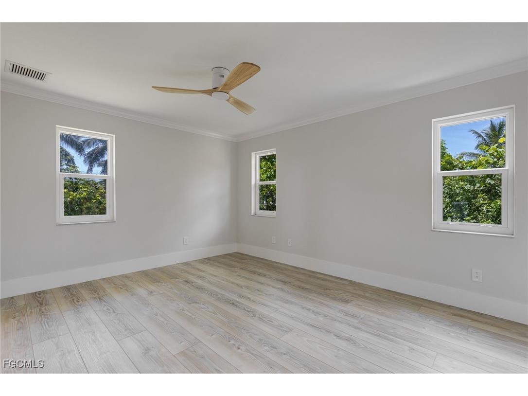 645 Oliva Street Sanibel FL 33957 2025010106 image22