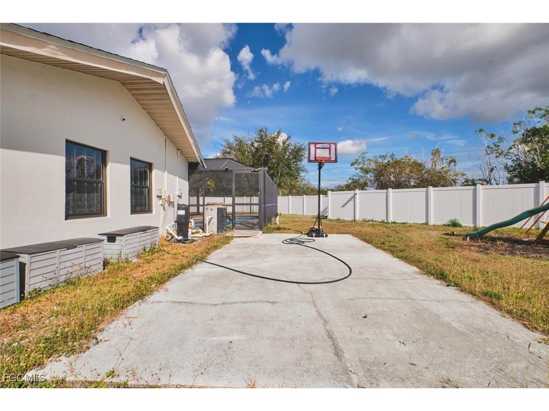 6451 Adelphi Circle Fort Myers FL 33919 2025022036 image27