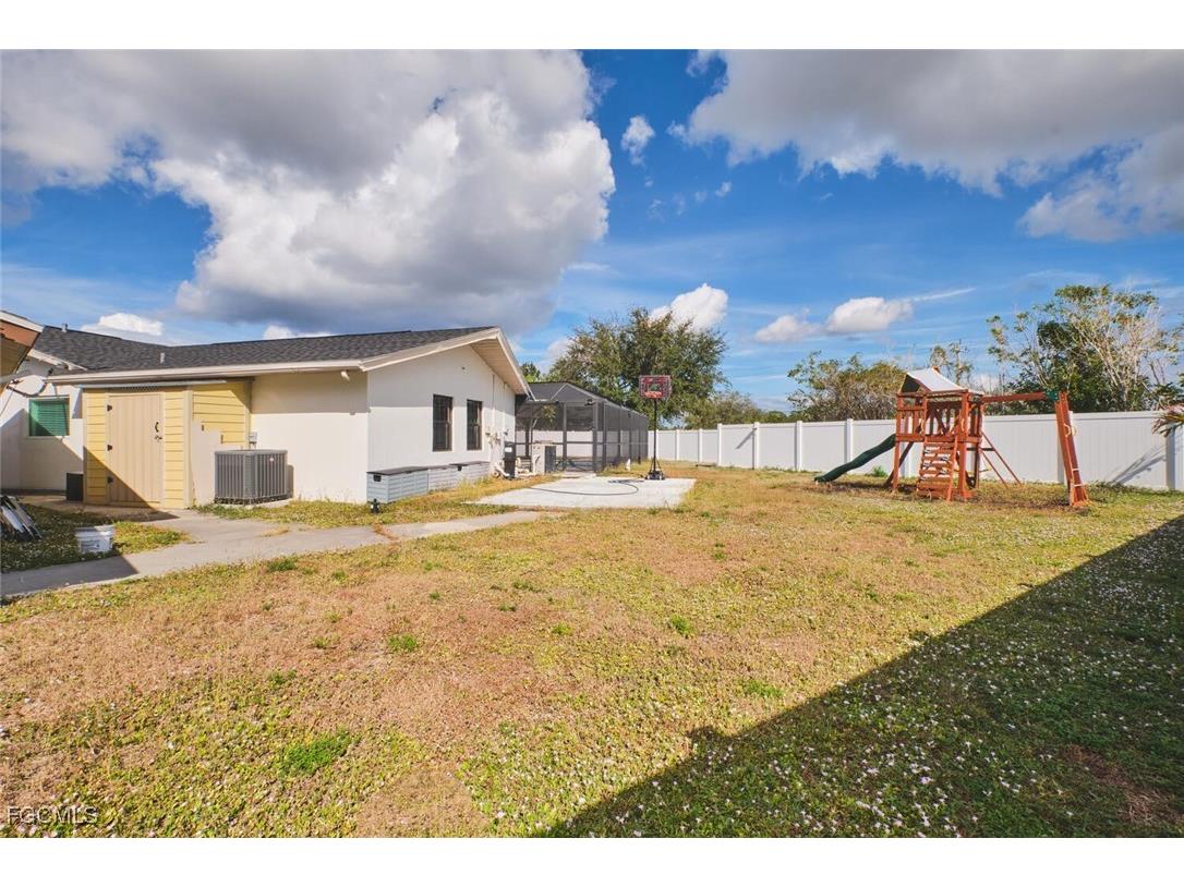 6451 Adelphi Circle Fort Myers FL 33919 2025022036 image28