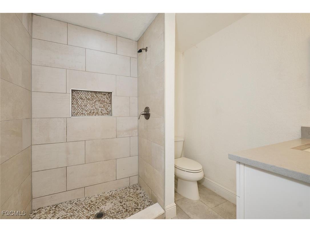 6451 Adelphi Circle Fort Myers FL 33919 2025022036 image39