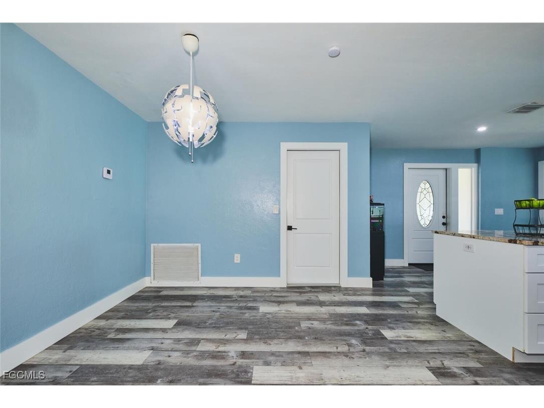 6451 Adelphi Circle Fort Myers FL 33919 2025022036 image9