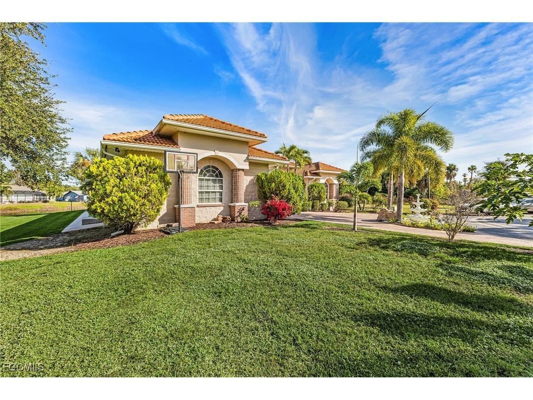 6451 River Club Court North Fort Myers FL 33917 2025025557 image2