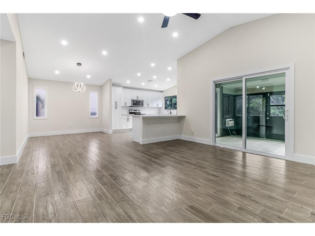 6462 Royal Woods Drive Fort Myers FL 33908 2025021334 image10