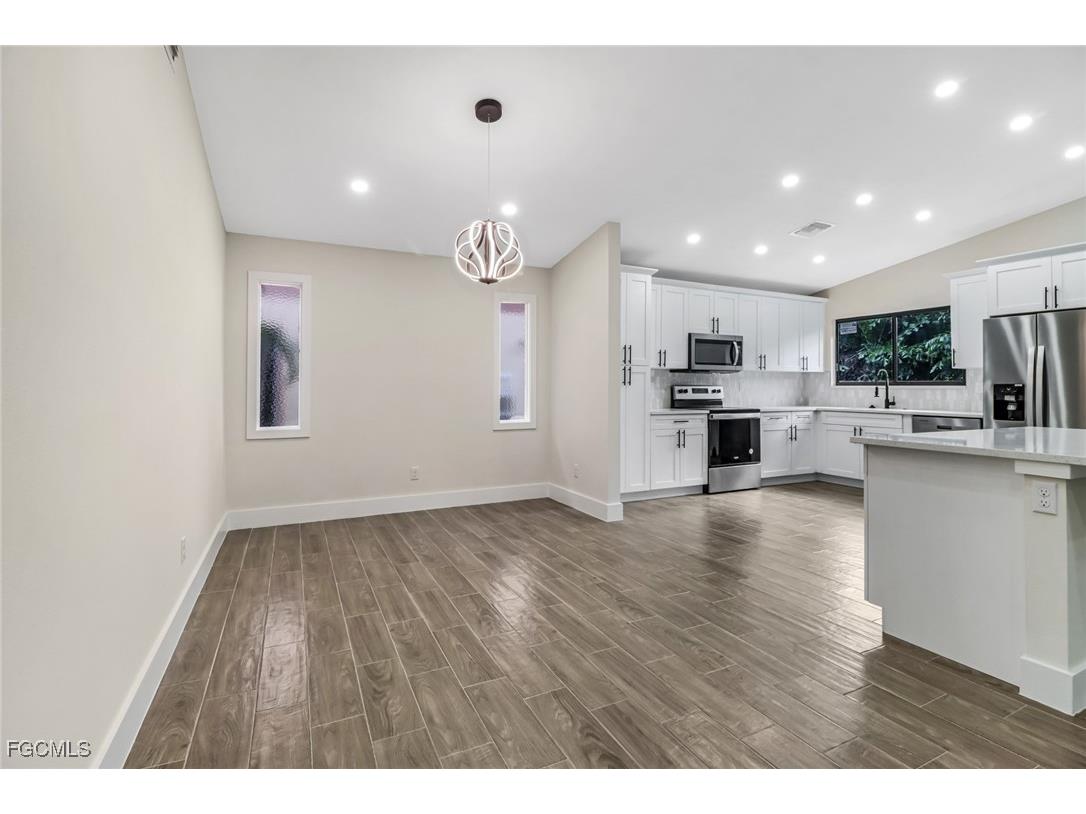 6462 Royal Woods Drive Fort Myers FL 33908 2025021334 image11