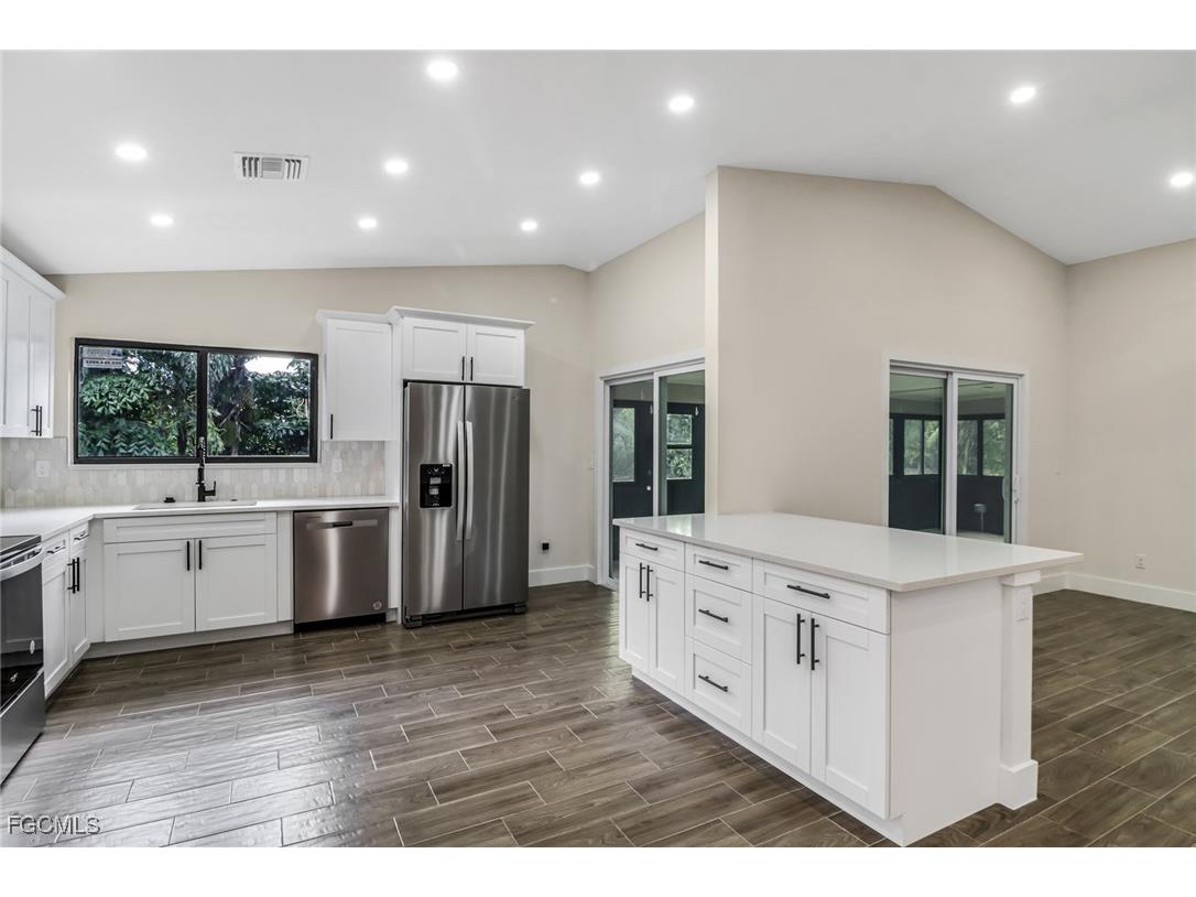 6462 Royal Woods Drive Fort Myers FL 33908 2025021334 image14