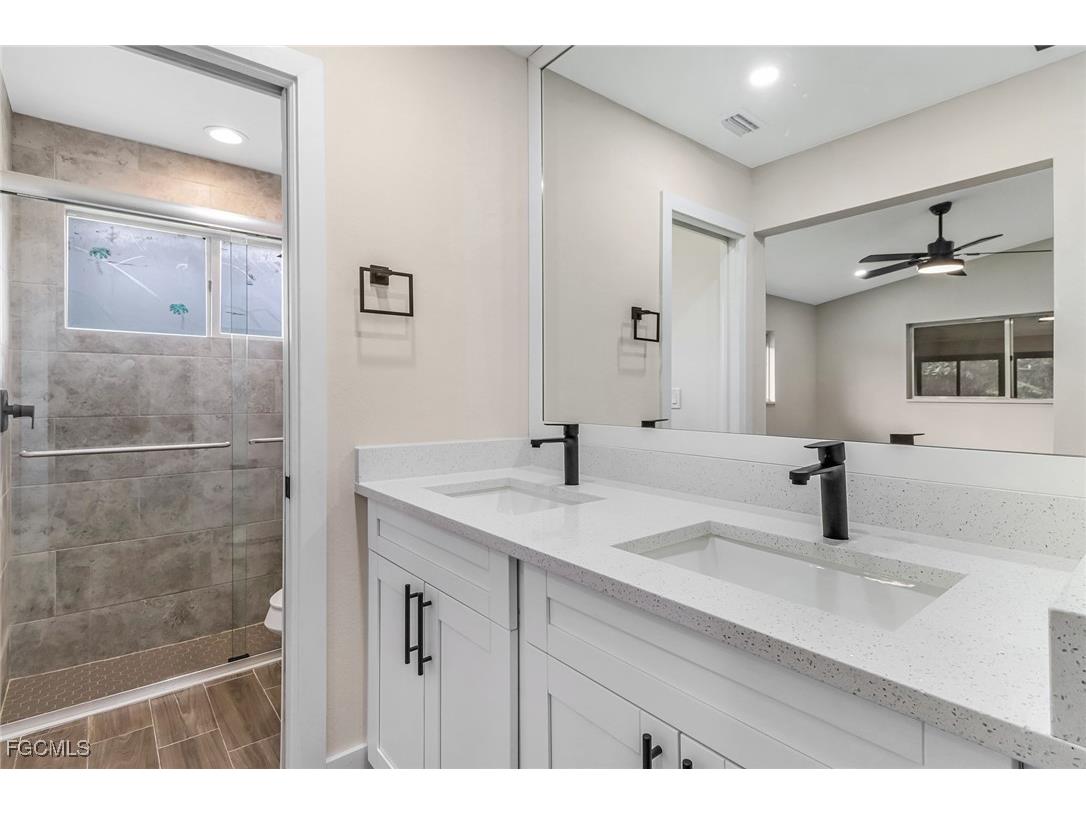 6462 Royal Woods Drive Fort Myers FL 33908 2025021334 image17