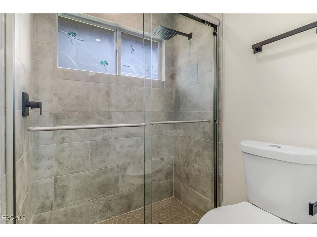 6462 Royal Woods Drive Fort Myers FL 33908 2025021334 image18