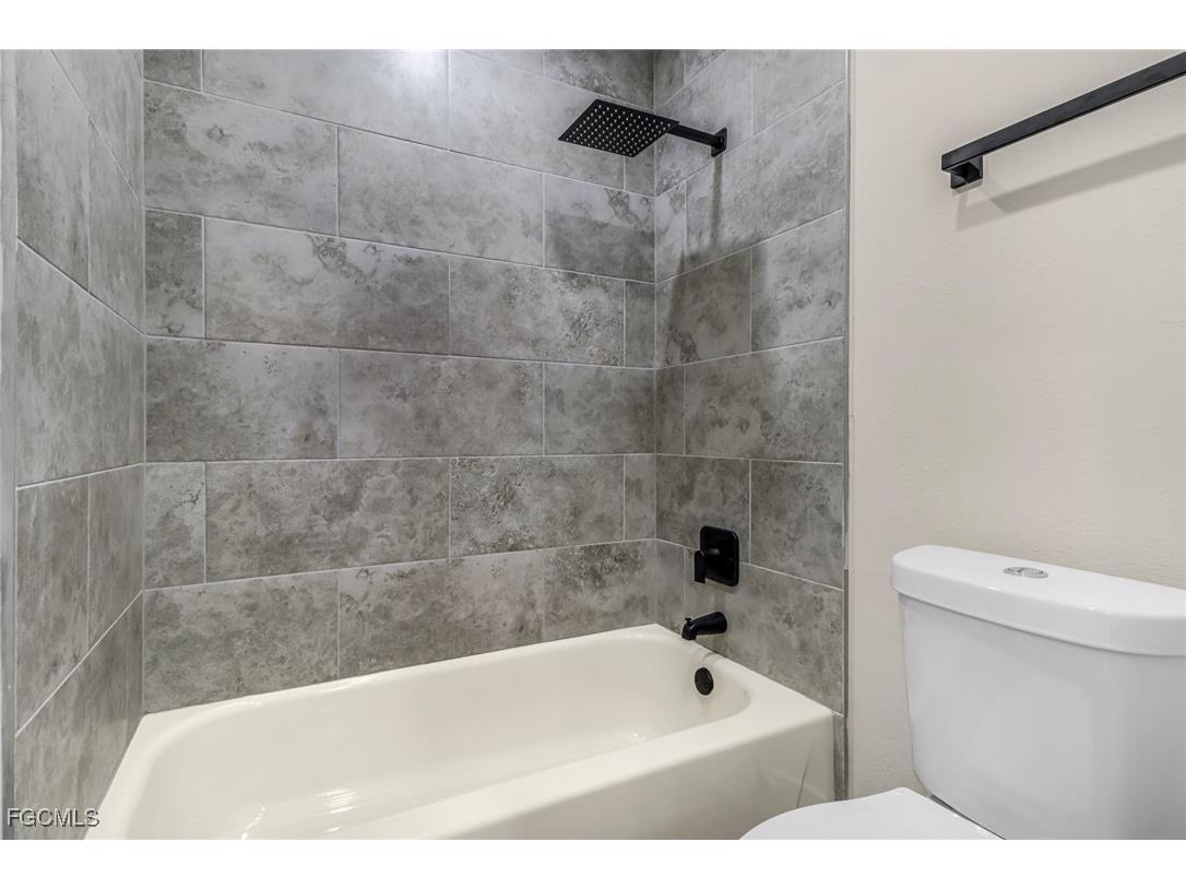 6462 Royal Woods Drive Fort Myers FL 33908 2025021334 image23