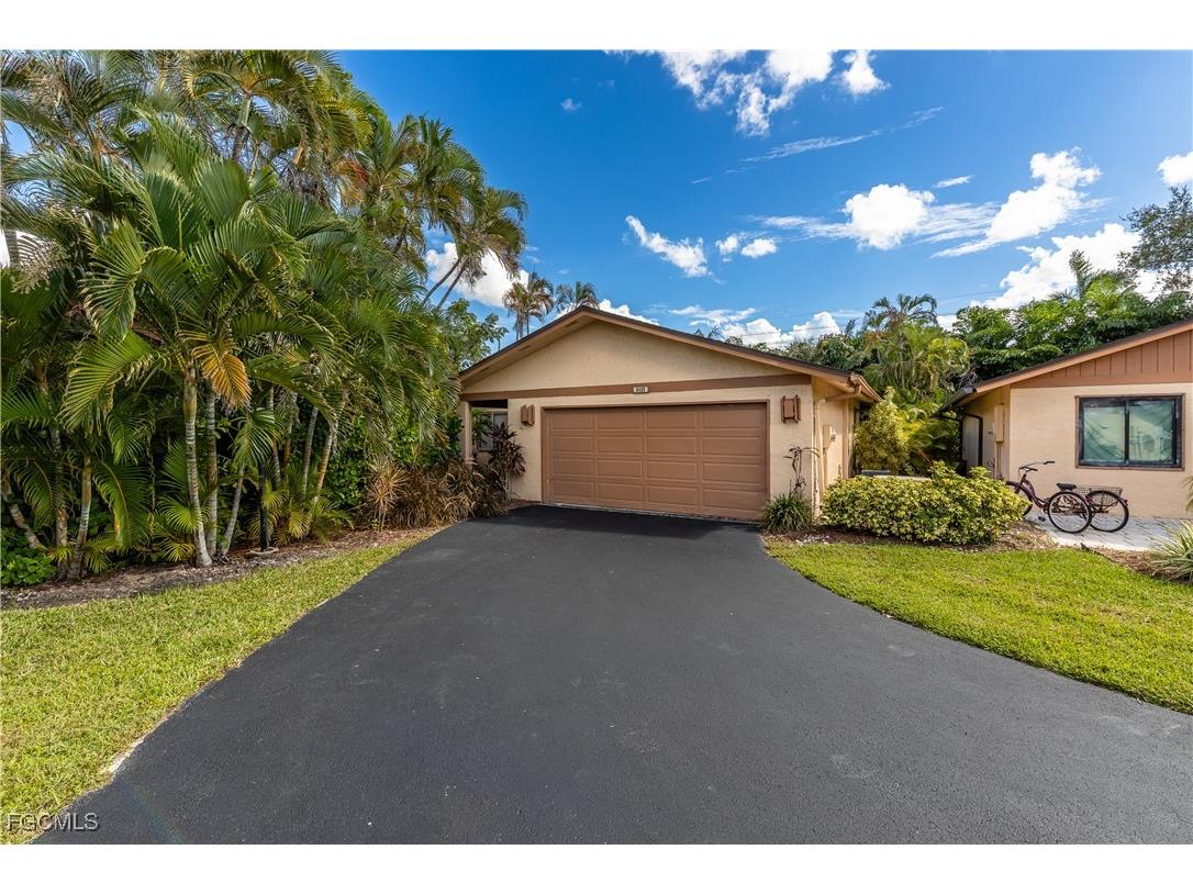 6468 Royal Woods Drive Fort Myers FL 33908 2025013167 image1