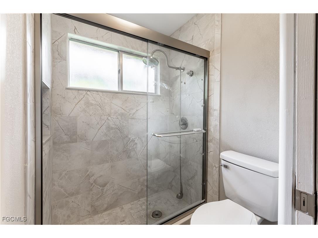 6468 Royal Woods Drive Fort Myers FL 33908 2025013167 image13