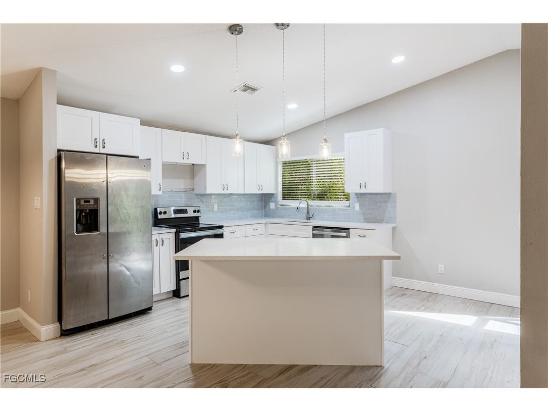 6468 Royal Woods Drive Fort Myers FL 33908 2025013167 image22