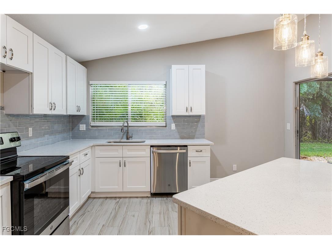 6468 Royal Woods Drive Fort Myers FL 33908 2025013167 image26