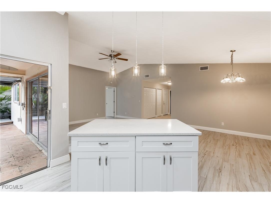 6468 Royal Woods Drive Fort Myers FL 33908 2025013167 image28