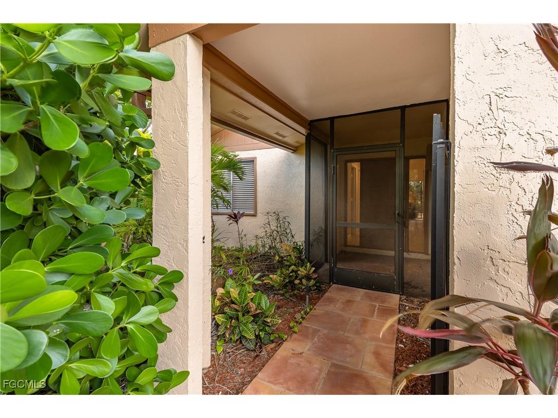 6468 Royal Woods Drive Fort Myers FL 33908 2025013167 image3