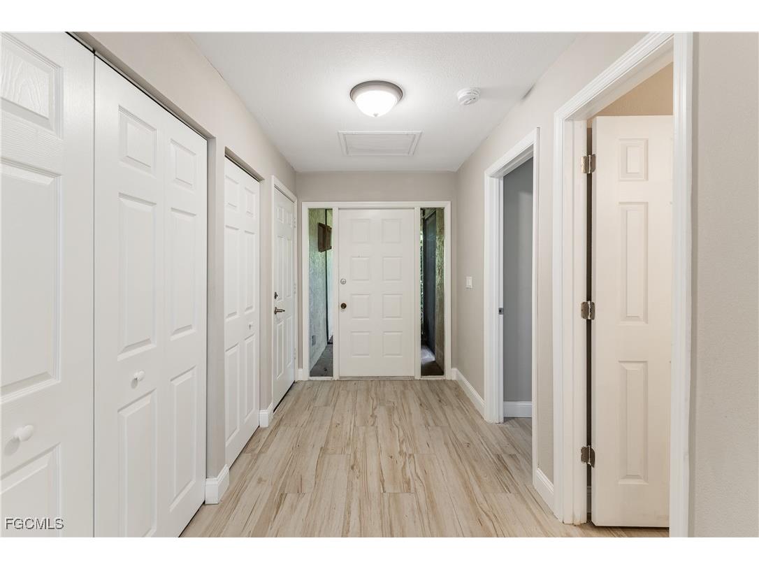 6468 Royal Woods Drive Fort Myers FL 33908 2025013167 image5