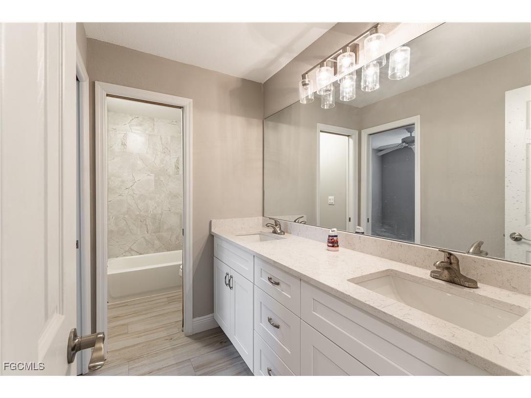 6468 Royal Woods Drive Fort Myers FL 33908 2025013167 image8