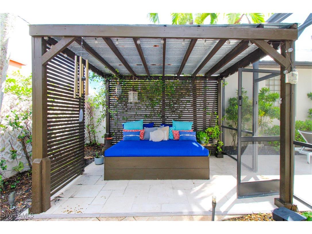 647 110th Avenue N Naples FL 34108 225078344 image1