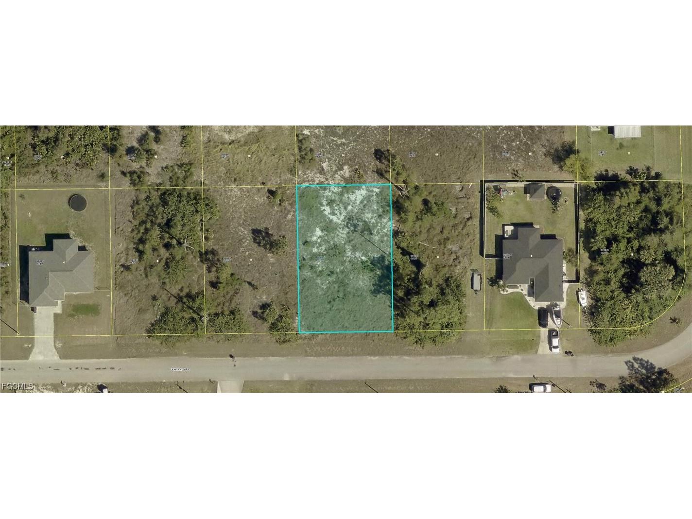 647 Central Street E Lehigh Acres FL 33974 2025021606 image1