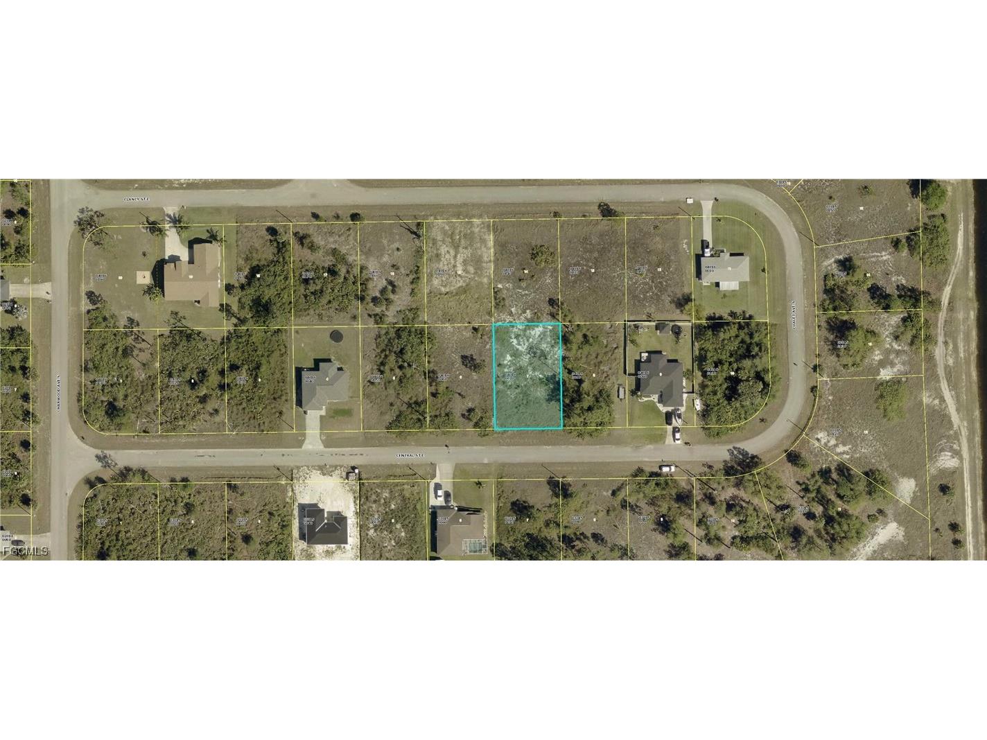 647 Central Street E Lehigh Acres FL 33974 2025021606 image2