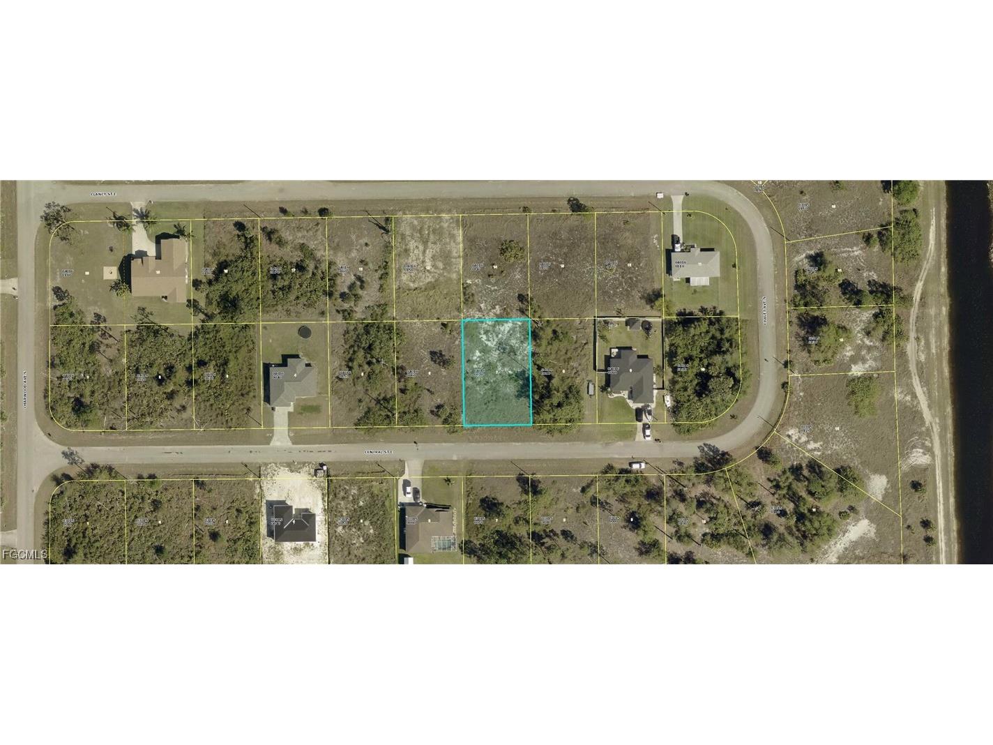 647 Central Street E Lehigh Acres FL 33974 2025021606 image3