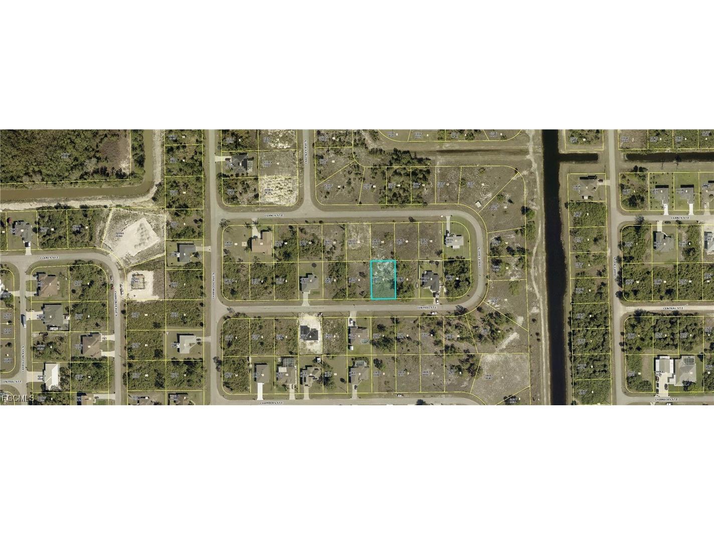 647 Central Street E Lehigh Acres FL 33974 2025021606 image4