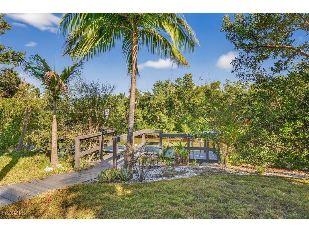 6476 Pine Avenue Sanibel FL 33957 2025024347 image10