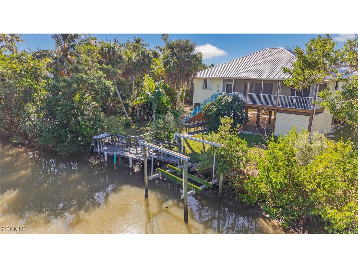 6476 Pine Avenue Sanibel FL 33957 2025024347 image11
