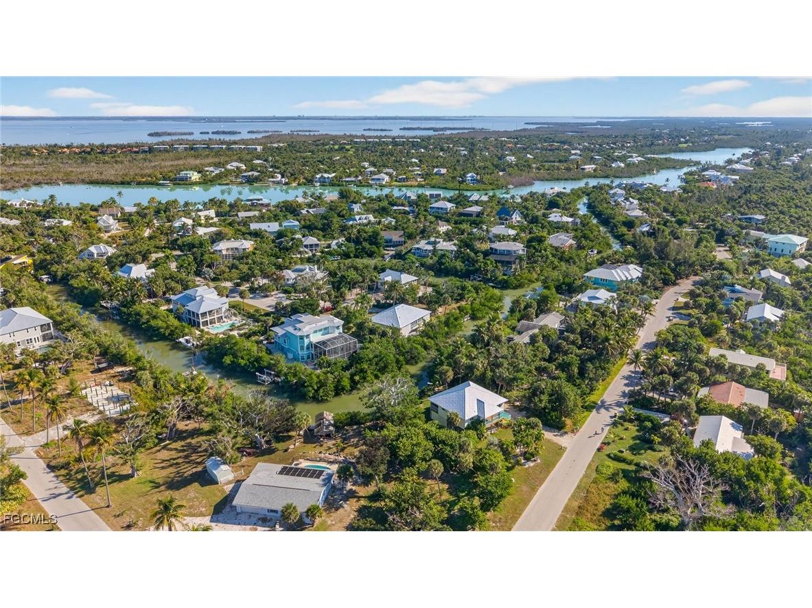 6476 Pine Avenue Sanibel FL 33957 2025024347 image16