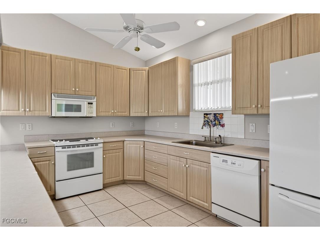 6476 Pine Avenue Sanibel FL 33957 2025024347 image32