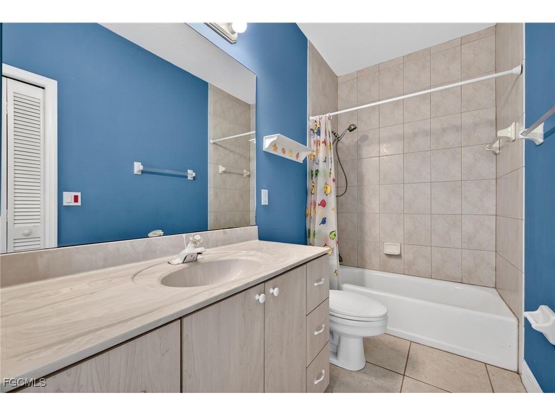6476 Pine Avenue Sanibel FL 33957 2025024347 image40