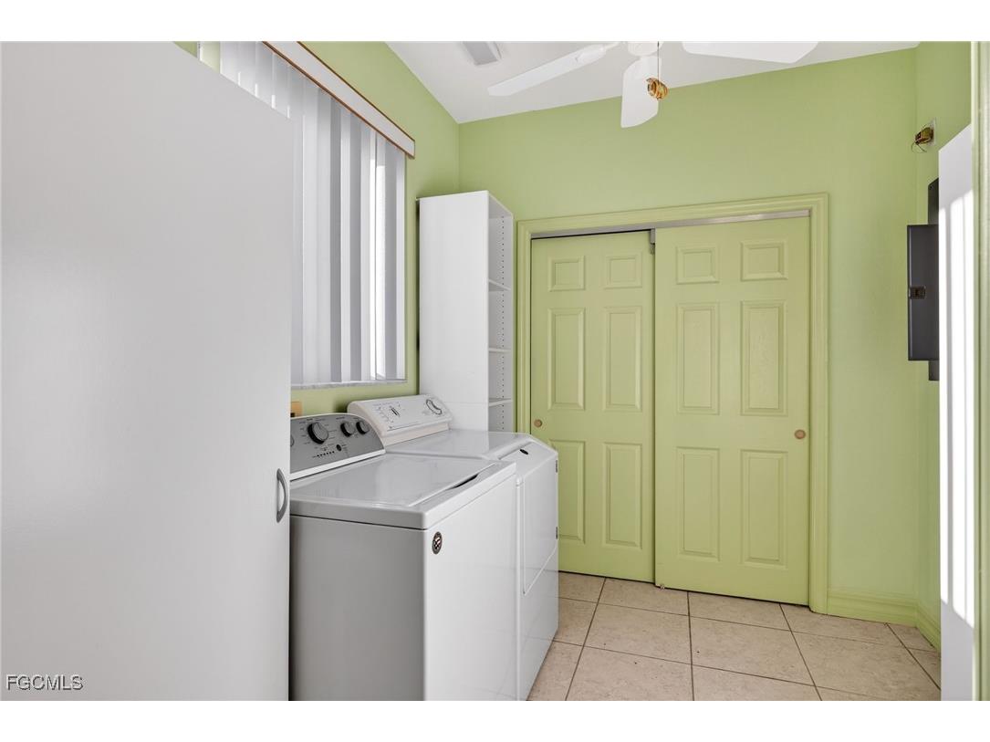 6476 Pine Avenue Sanibel FL 33957 2025024347 image43