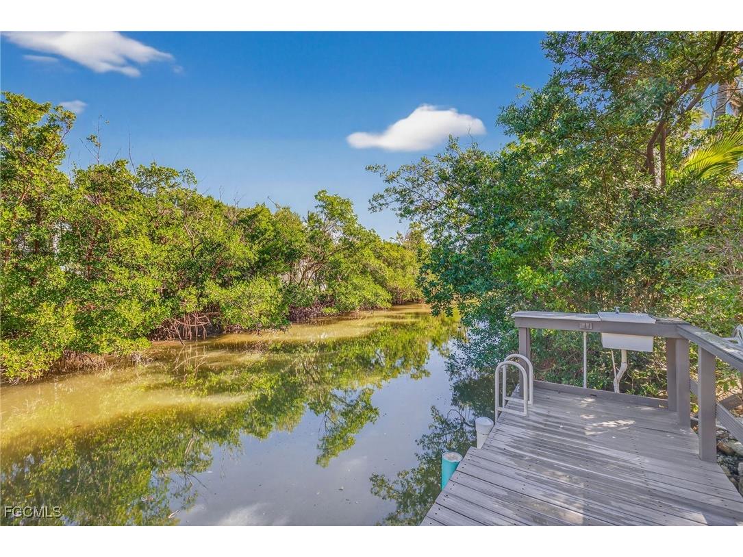 6476 Pine Avenue Sanibel FL 33957 2025024347 image9