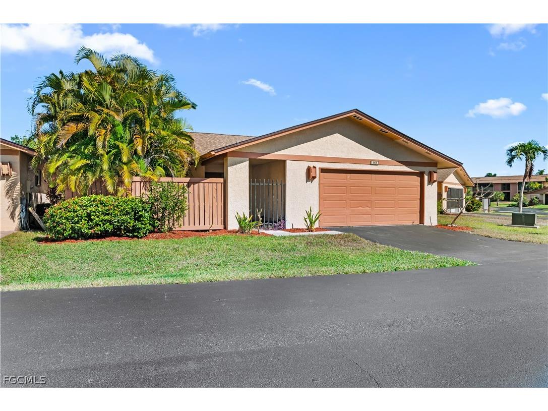 6479 Royal Woods Drive Fort Myers FL 33908 2026007891 image1