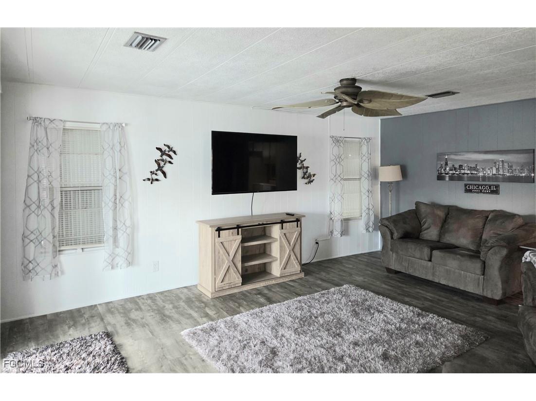 648 Future Drive North Fort Myers FL 33917 2025008520 image11