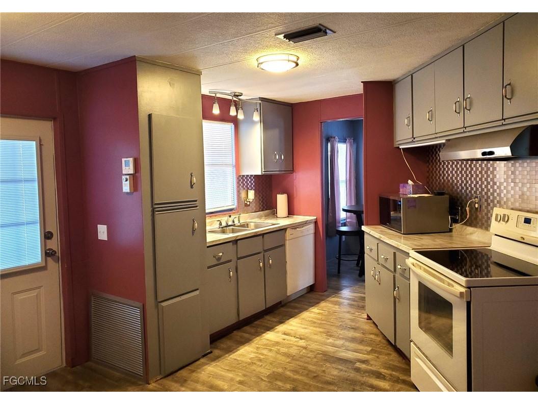 648 Future Drive North Fort Myers FL 33917 2025008520 image7