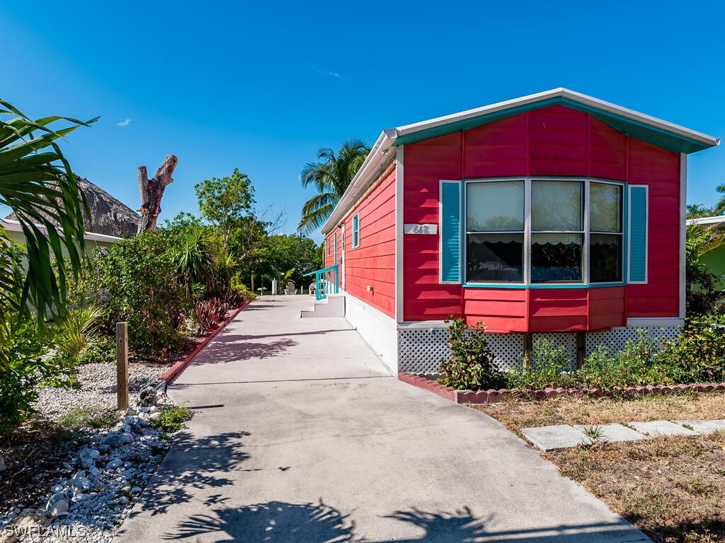 648 Palm Avenue E Goodland FL 34140 223039075 image1