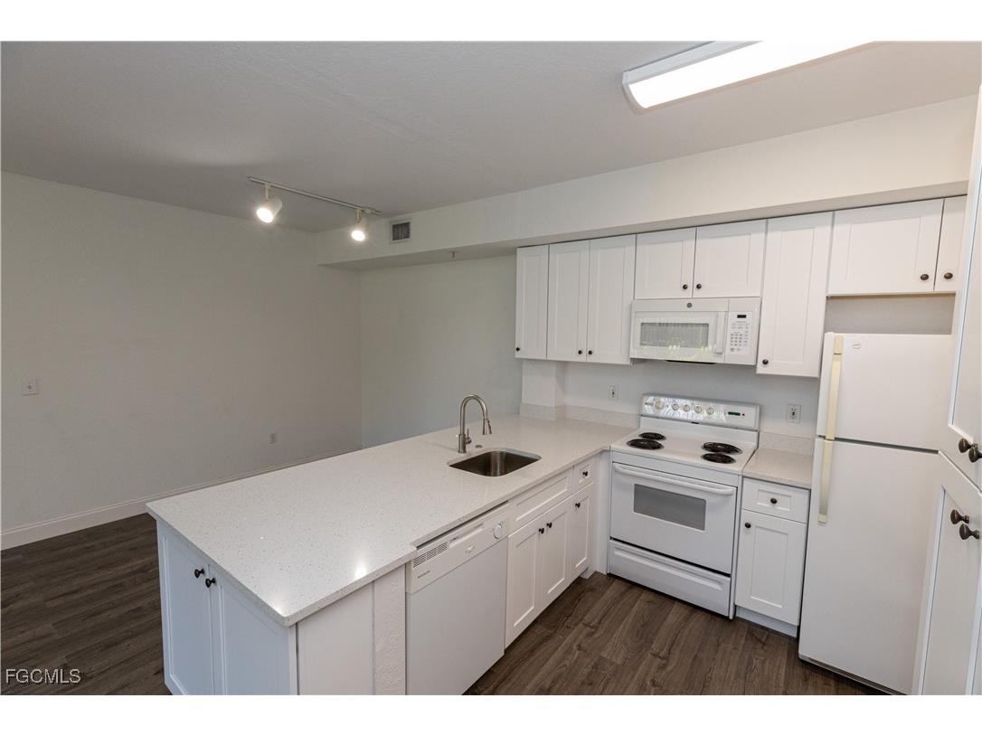 6481 Aragon Way #101 Fort Myers FL 33966 2025014742 image3