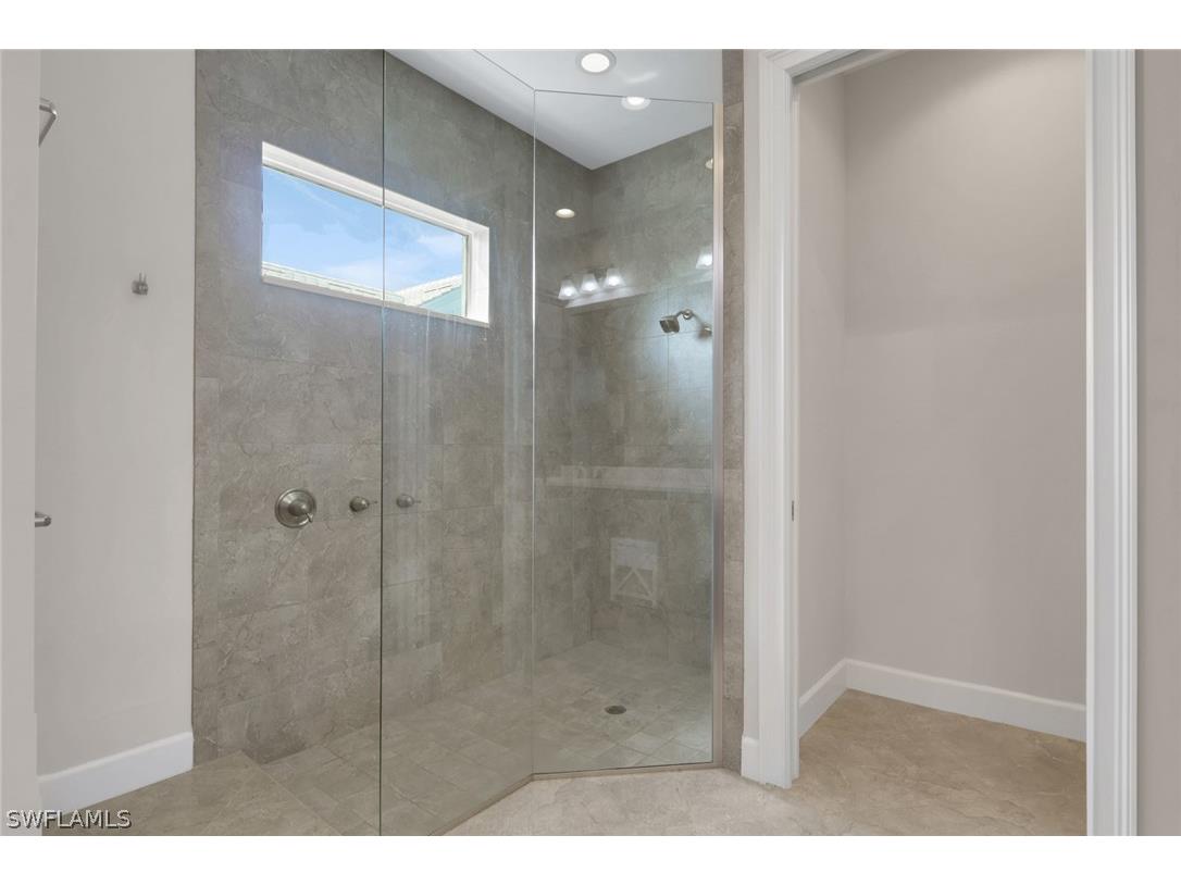 6482 Warwick Avenue Naples FL 34113 226009483 image24
