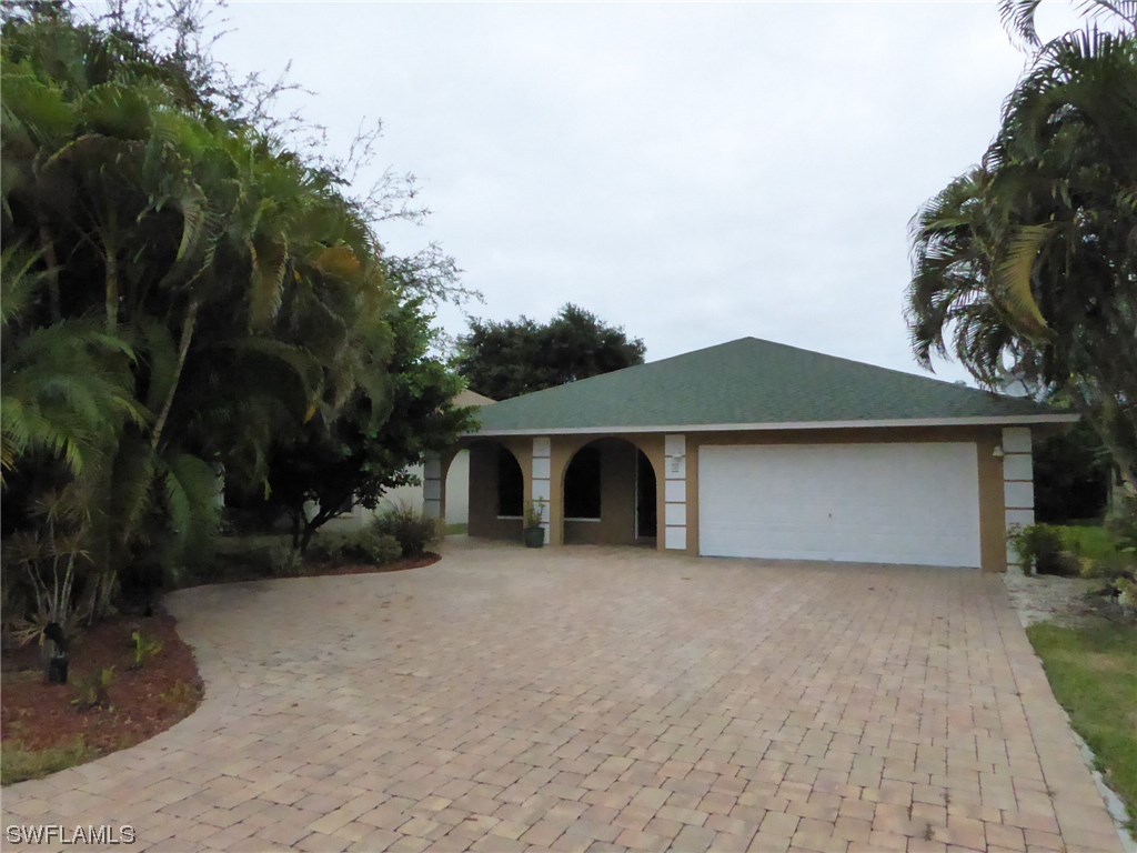 649 105th Avenue N Naples FL 34108 223055979 image1