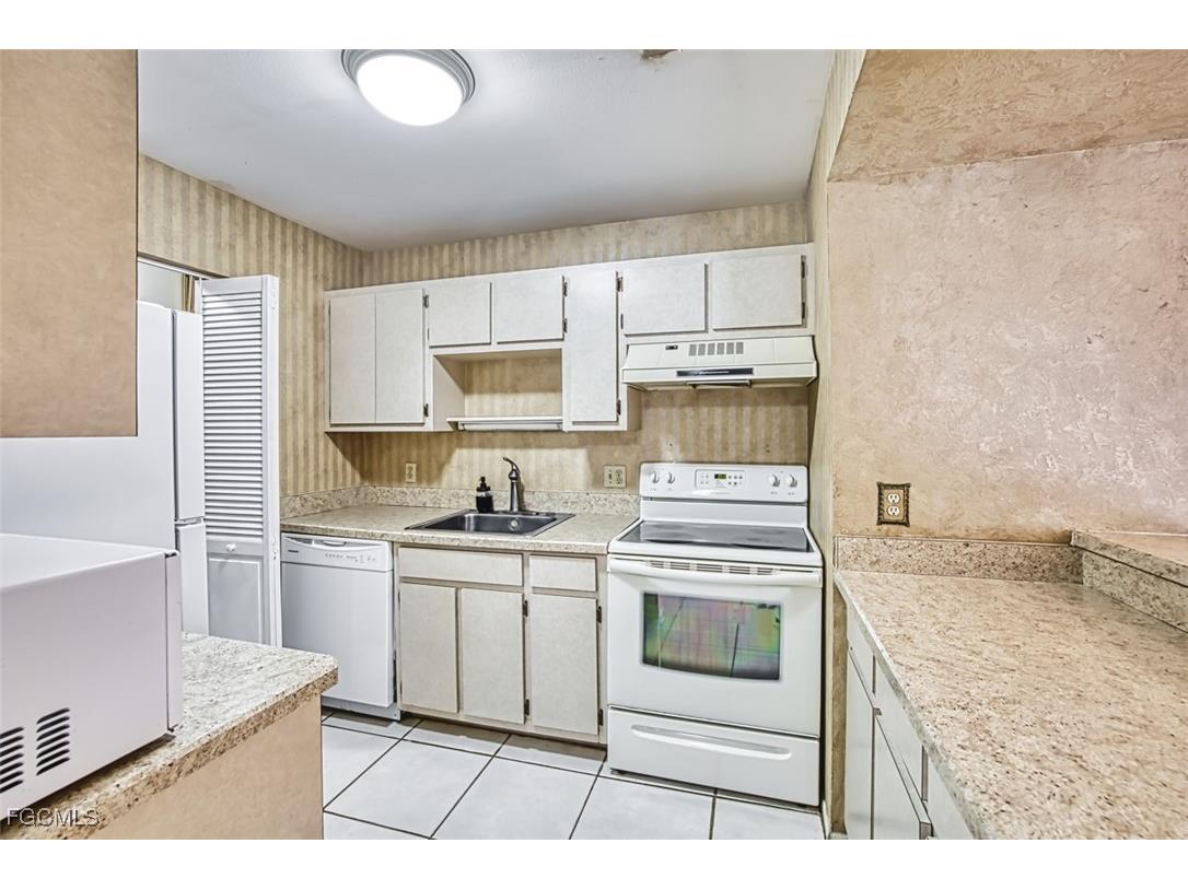 6494 Royal Woods Drive #2 Fort Myers FL 33908 2025007062 image3