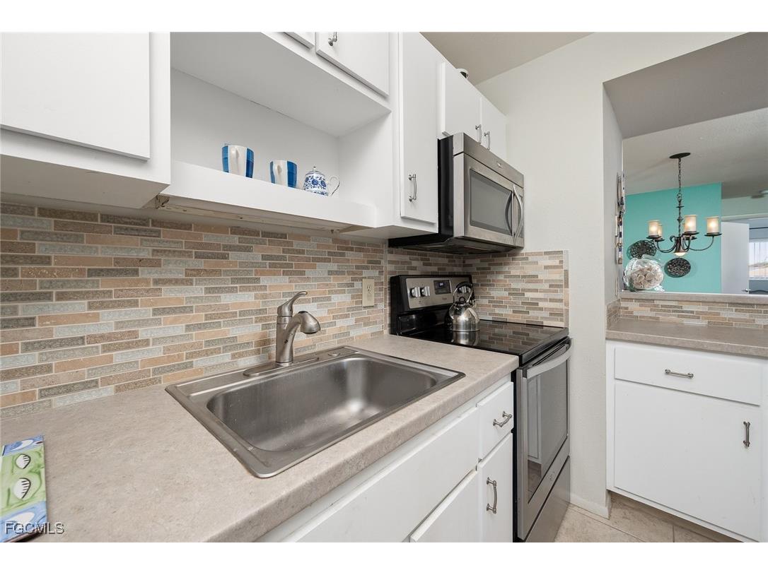 6498 Royal Woods Drive #2 Fort Myers FL 33908 2025000475 image2