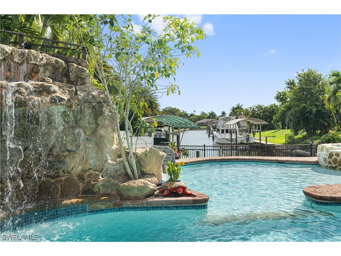 650 Travers Avenue Fort Myers FL 33919 224031050 image1