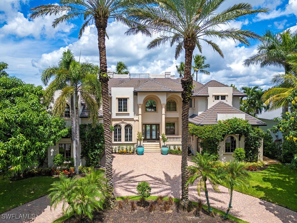 651 21st Avenue S Naples FL 34102 225070709 image1