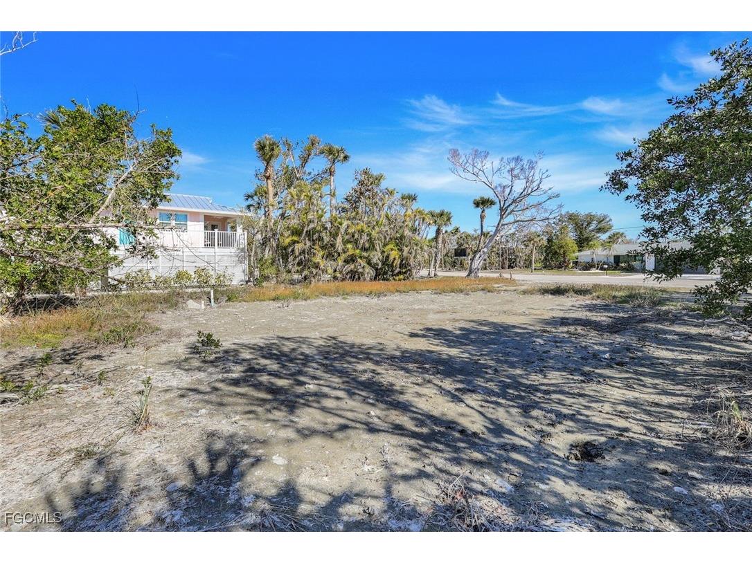 651 Donax Street Sanibel FL 33957 2025024787 image12
