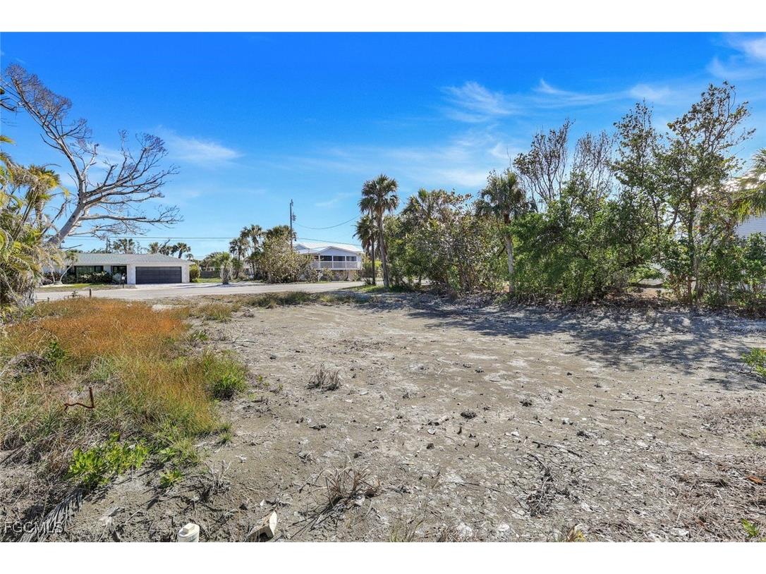 651 Donax Street Sanibel FL 33957 2025024787 image9