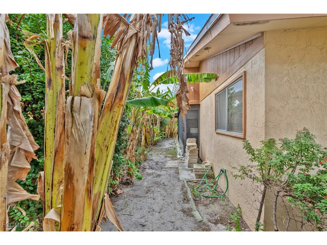6511 Royal Woods Drive Fort Myers FL 33908 2026001815 image34