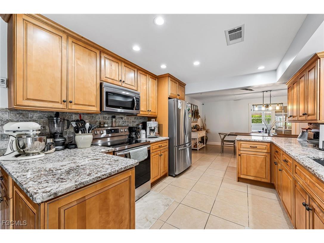 6519 E Town And River Road Fort Myers FL 33919 2025023948 image13