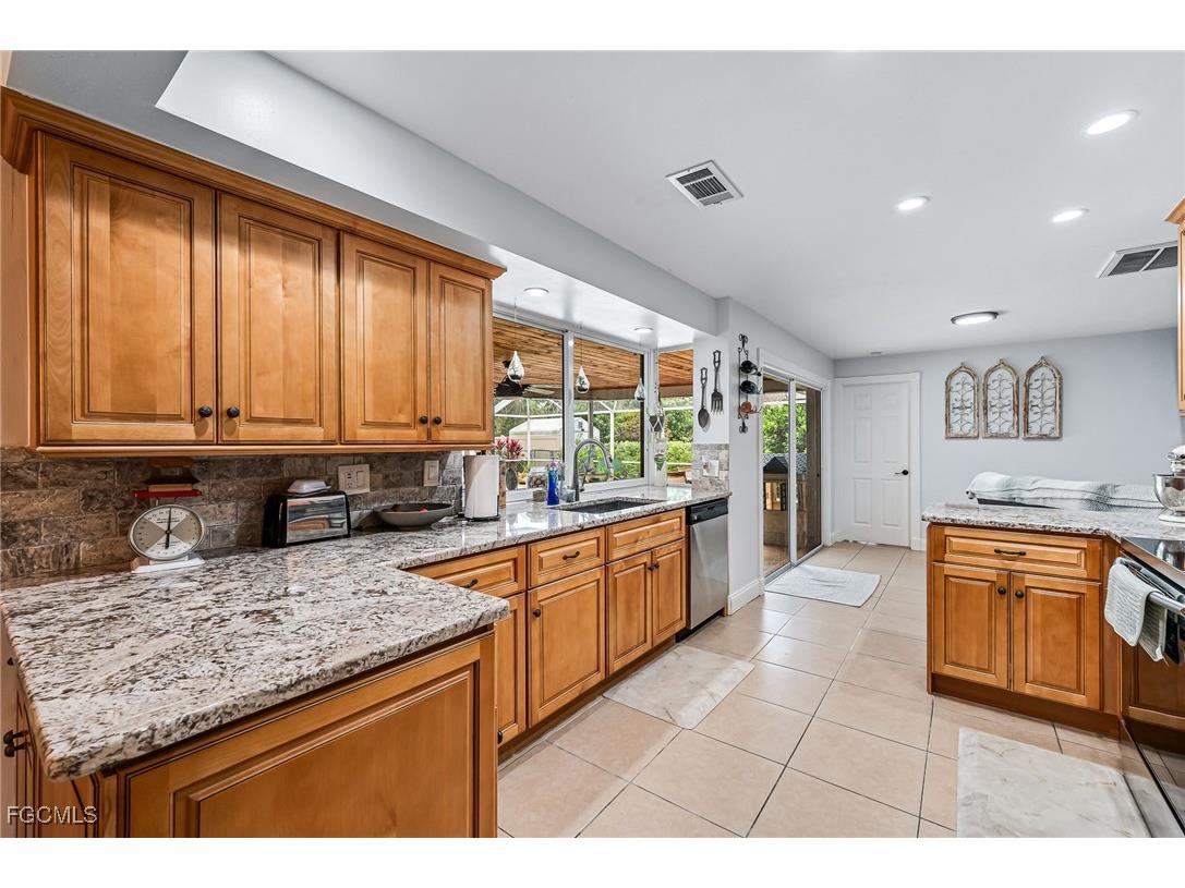 6519 E Town And River Road Fort Myers FL 33919 2025023948 image14