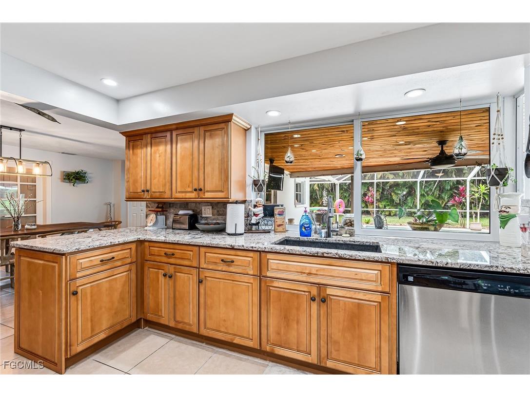 6519 E Town And River Road Fort Myers FL 33919 2025023948 image15